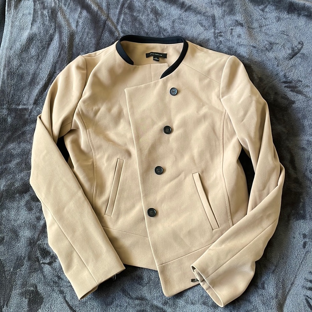 Ann Taylor beige blazer
